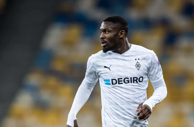 缺席期间的 缺席期间的